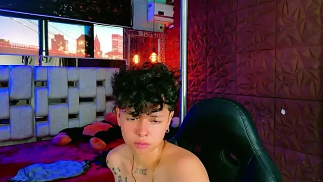 Snapshot of lunabustygirl chatting on February 2026 12:49:01 PM lunabustygirl online show from February 2026 12:49:01 PM