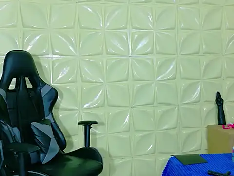 Snapshot of lunabustygirl chatting on February 2026 03:00:01 PM lunabustygirl online show from February 2026 03:00:01 PM