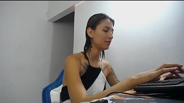 Hot play18 online show from February 2026 09:33:01 PM