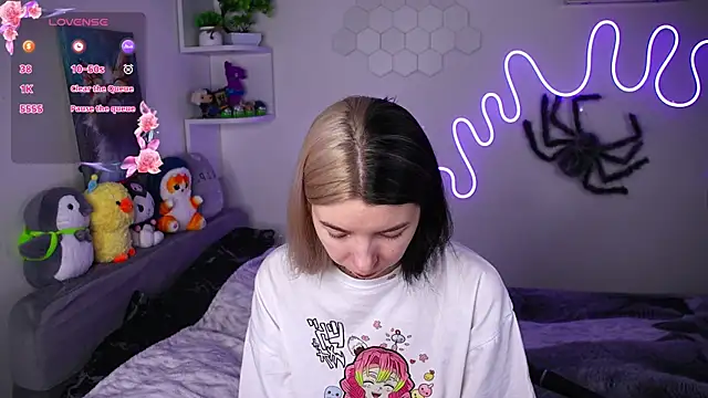 Emmie shy online show from April 2026 07:19:02 PM