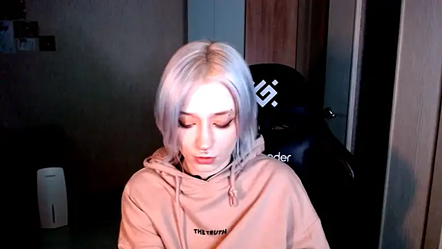 SophiaLur online show from November 2025 03:23:02 PM