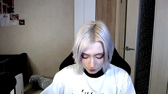 SophiaLur online show from November 2025 02:32:02 PM