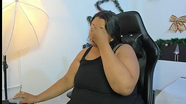 BWW-CINDY11 online show from December 2025 03:48:01 AM