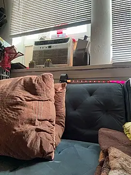 Motherbigbus online show from December 2025 07:32:01 PM