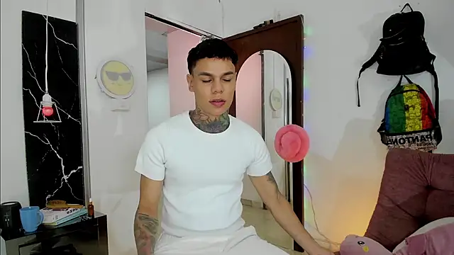 Snapshot of xavier-blake chatting on November 2025 11:54:02 PM xavier-blake online show from November 2025 11:54:02 PM