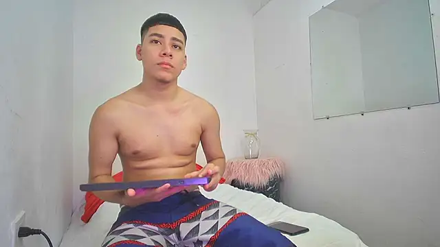 Lucastorrez01 online show from November 2025 06:18:02 AM