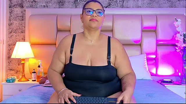 SelennaCooper online show from April 2026 11:42:01 AM