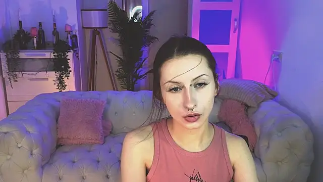 AliceWallflower online show from November 2025 12:49:01 PM