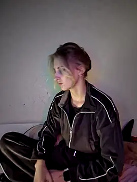 carolinakis  online show from December 2025 09:53:01 PM