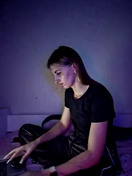 carolinakis  online show from December 2025 08:37:02 PM