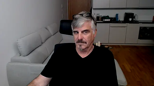 Buidapest online show from December 2025 09:53:01 PM