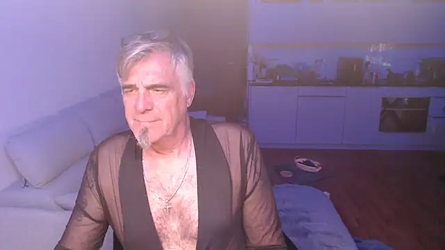 Buidapest online show from April 2026 01:37:02 AM