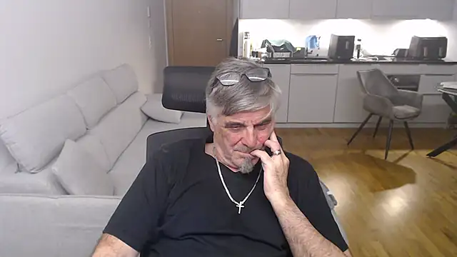 Buidapest online show from April 2026 11:27:02 PM