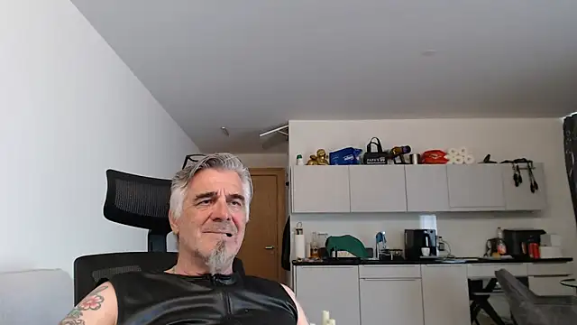 Snapshot of Buidapest chatting on May 2026 02:45:02 PM Buidapest online show from May 2026 02:45:02 PM