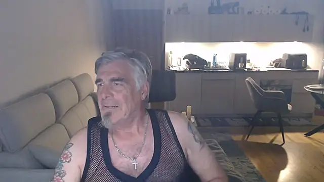 Snapshot of Buidapest chatting on May 2026 03:15:02 AM Buidapest online show from May 2026 03:15:02 AM