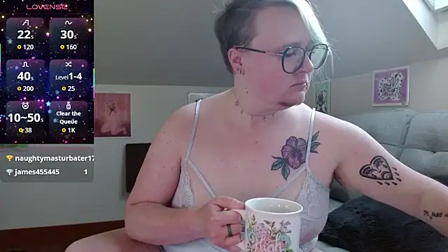 Snapshot of queerlyjaz chatting on May 2026 02:13:02 PM queerlyjaz online show from May 2026 02:13:02 PM