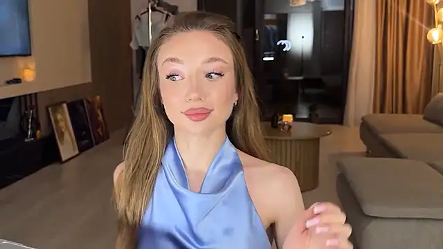 Jolienne online show from June 2026 08:03:01 PM