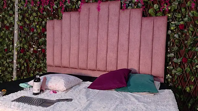 MiaJanss online show from January 2026 05:27:02 PM