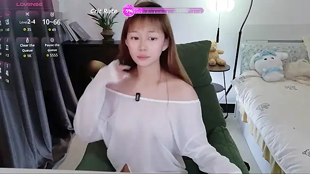 YuYu317 online show from December 2025 11:14:02 AM