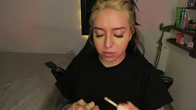 VeloraVyxen  online show from December 2025 04:56:01 PM