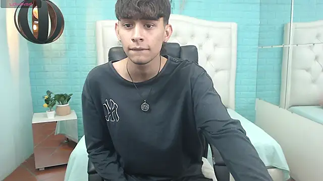 DraxBlade09 online show from April 2026 07:37:01 PM