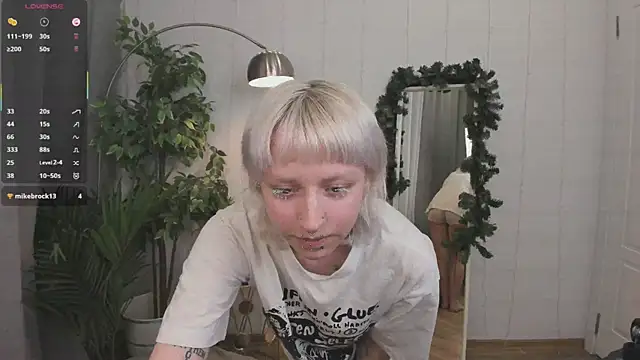 secretsireny online show from December 2025 09:00:02 PM