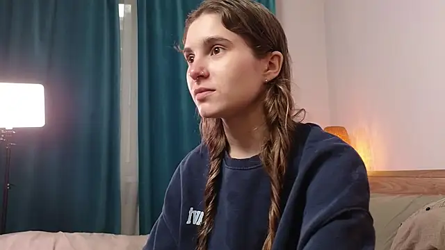 Snapshot of RozanneJordan chatting on July 2026 05:37:01 PM RozanneJordan online show from July 2026 05:37:01 PM