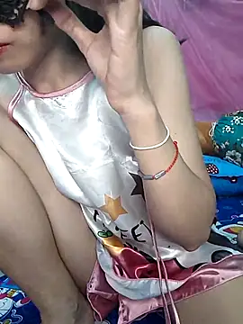 Binnky online show from November 2025 04:12:01 AM