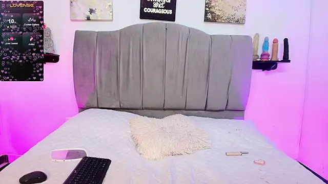 Maddy  Jones online show from February 2026 07:07:01 PM