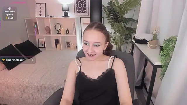 BeautifulSnake online show from November 2025 08:22:01 PM