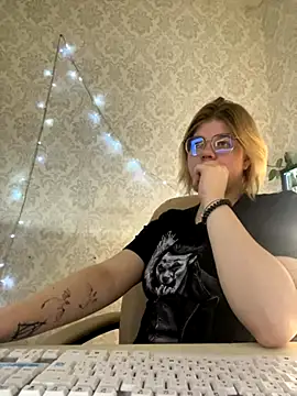 Snapshot of KrisRoyal chatting on November 2025 09:30:01 AM KrisRoyal online show from November 2025 09:30:01 AM