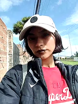 Zoe addiction online show from November 2025 01:59:02 PM