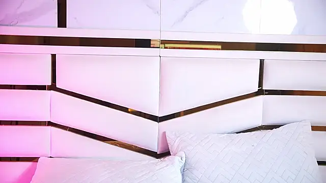 luciana agudelo online show from February 2026 07:10:01 PM