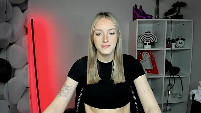 EvelynBlond online show from February 2026 01:37:01 PM