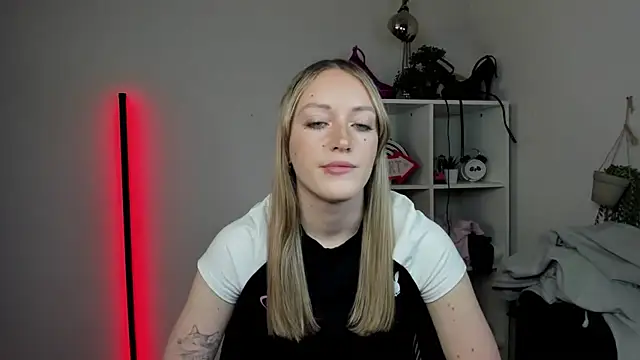 EvelynBlond online show from April 2026 12:32:02 PM