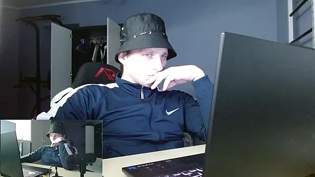 Poliglotjoe1 online show from February 2026 07:40:01 PM