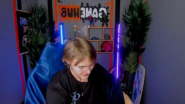 DonaldWoon online show from December 2025 04:02:01 PM