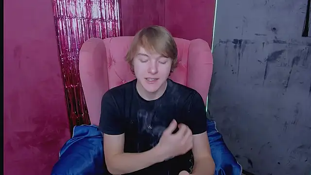 DonaldWoon online show from December 2025 09:52:01 PM