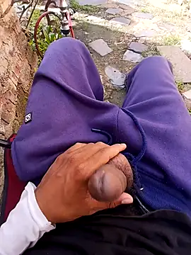 Eezxxx online show from April 2026 06:53:02 AM