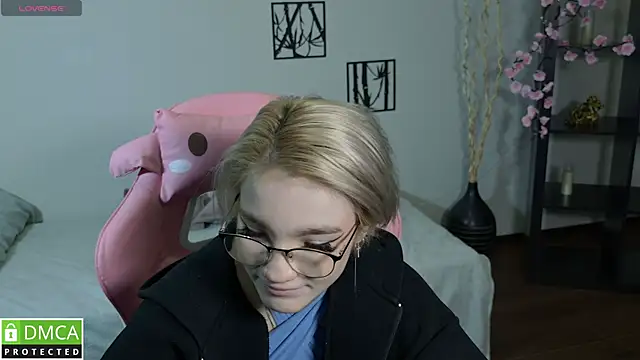 Megan Lora online show from January 2026 12:57:01 AM