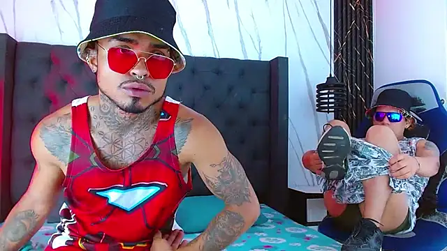 Hot Latino x online show from November 2025 01:55:02 PM