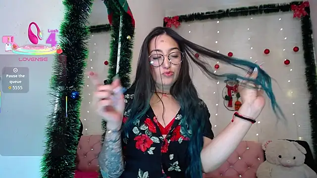 LunaAponte online show from December 2025 02:49:01 AM