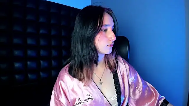 CharlotteStuart online show from April 2026 03:24:01 AM