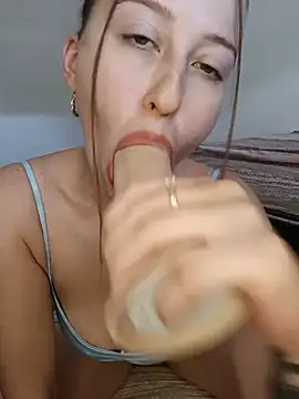 Snapshot of Susiee_Redd chatting on May 2026 10:23:02 AM Susiee Redd online show from May 2026 10:23:02 AM
