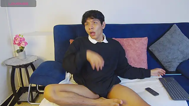 Liam Sinclair online show from November 2025 12:27:02 PM