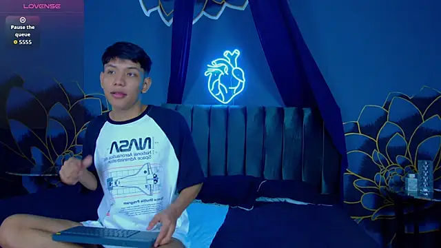 Liam Sinclair online show from December 2025 12:21:02 PM