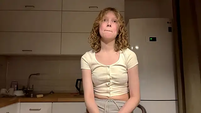 ElfriedaZwack online show from December 2025 05:08:02 PM