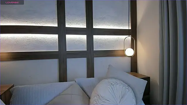 SarhaVega online show from December 2025 02:03:01 PM