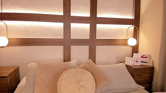 SarhaVega online show from April 2026 01:05:02 PM