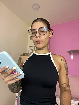 LauraRaider online show from July 2026 10:48:01 PM